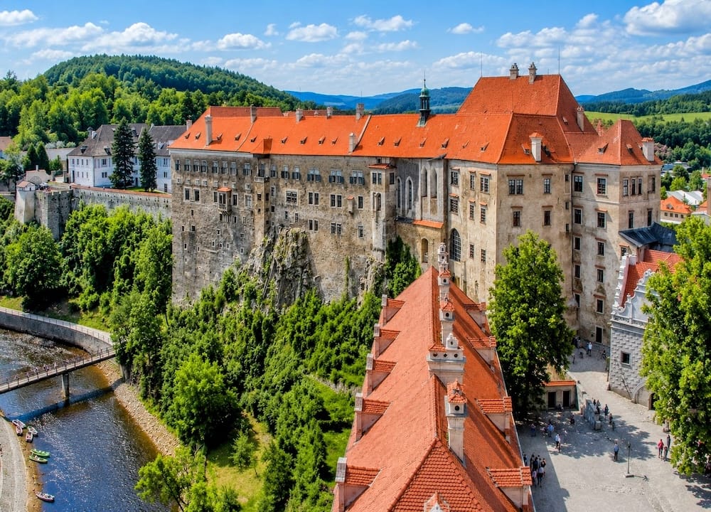 cesky-krumlov-castle-complex Český Krumlov Castle overlooking the Vltava River and the historic old town in South Bohemia
