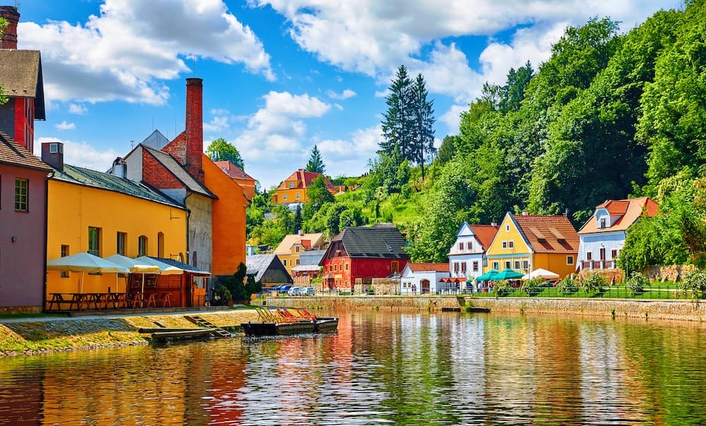 cesky-krumlov-vltava-riverside Colourful riverside houses along the Vltava River in Český Krumlov, South Bohemia